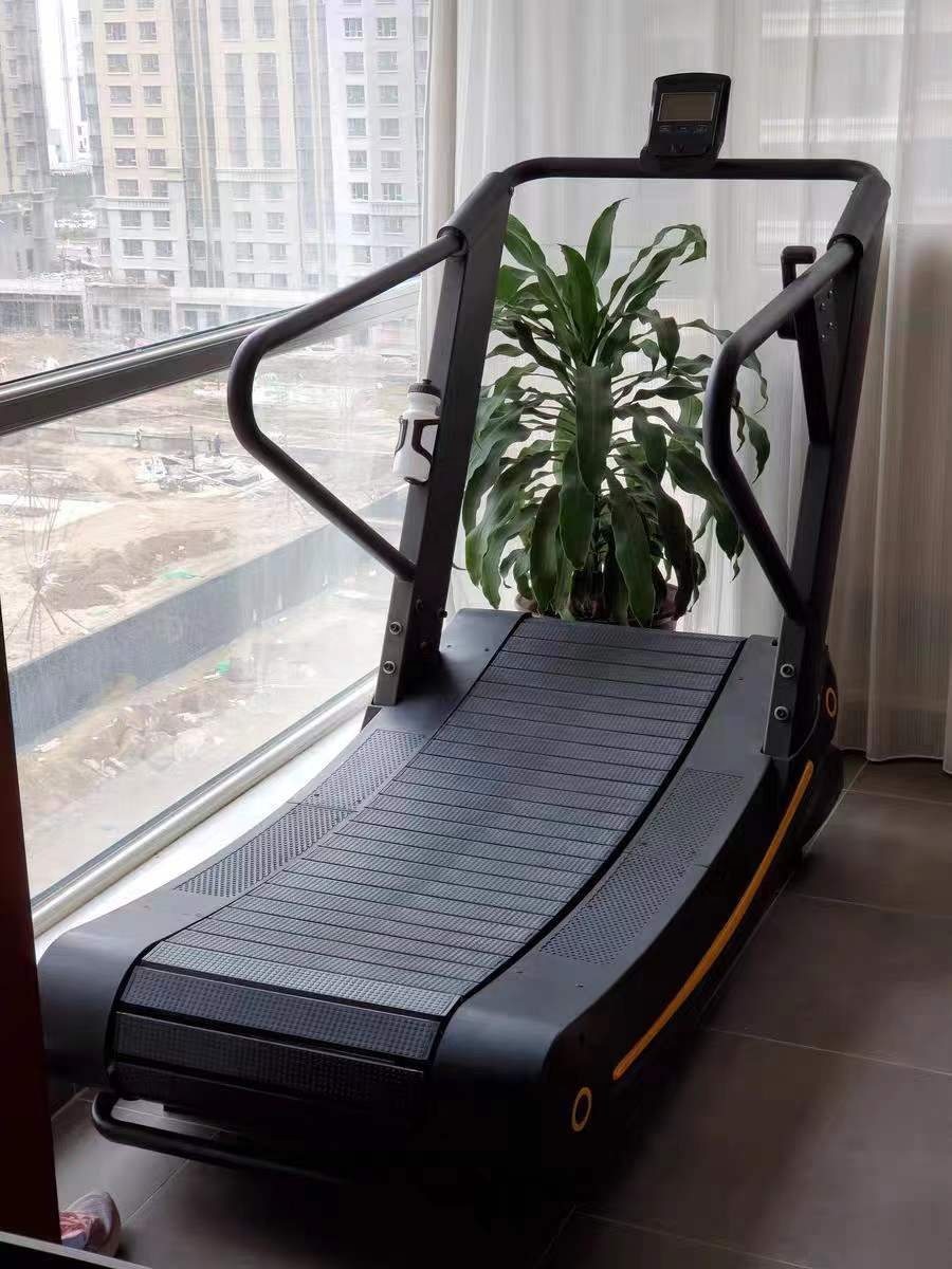 Body Strong Commercial Air Runner Curve Treadmill XZ800