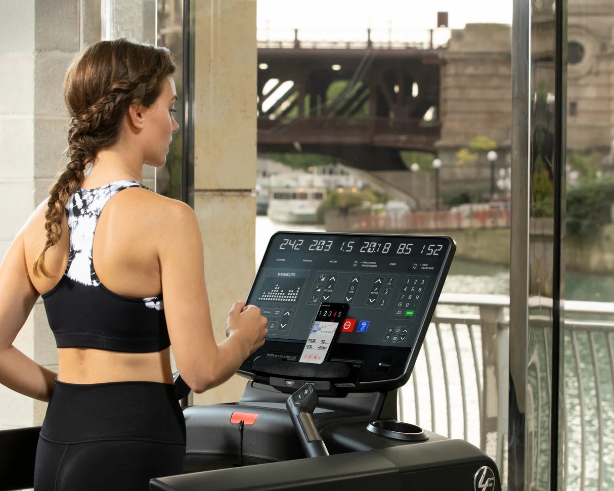 Life Fitness Integrity Series Treadmill with SL Console
